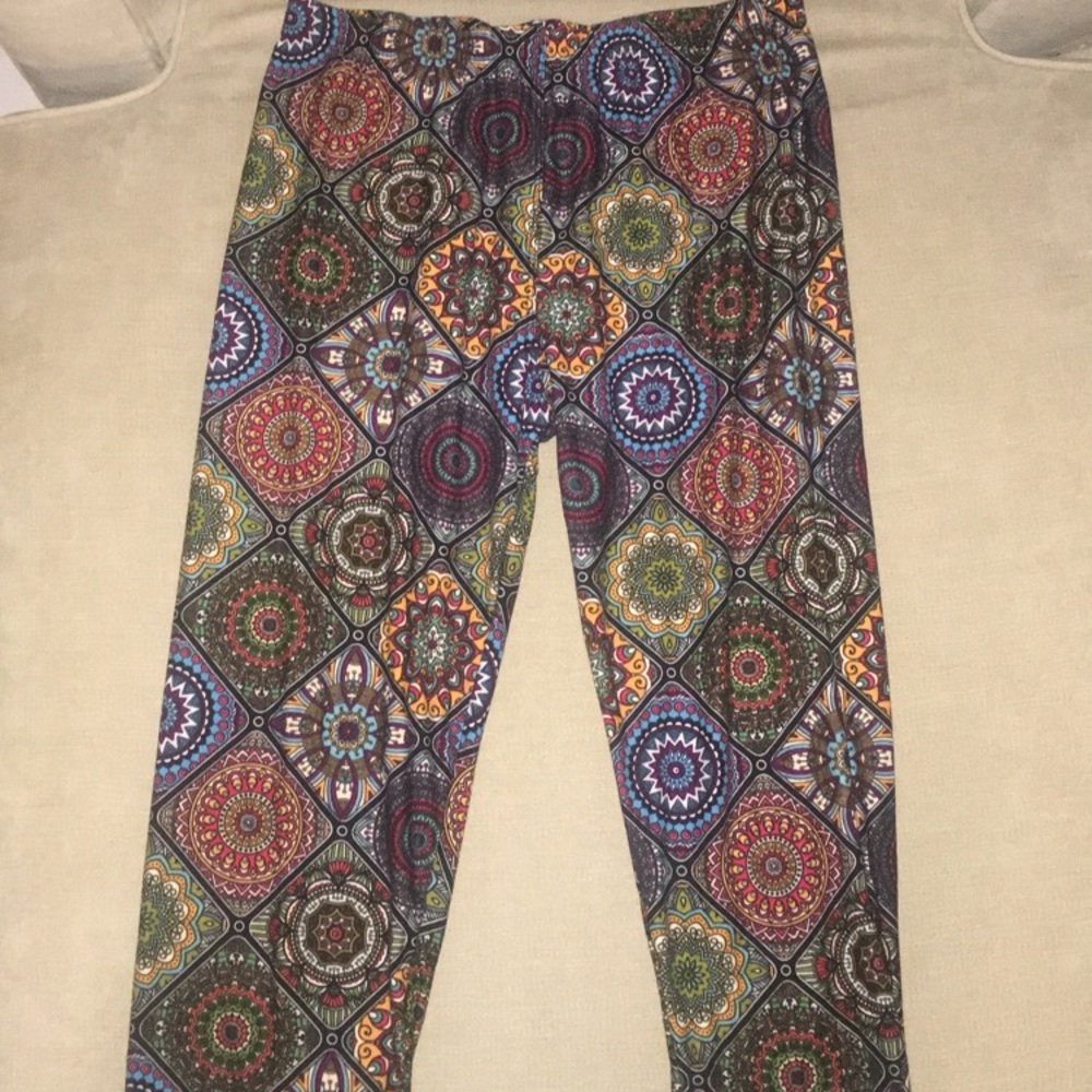 Calf length soft leggings